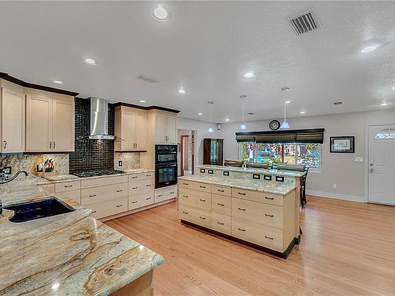 5th image of 720 Lake Highland Dr