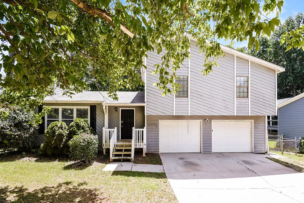 3 bed, 2.0 bath, 1296 sqft, $2,010 — Photo 1