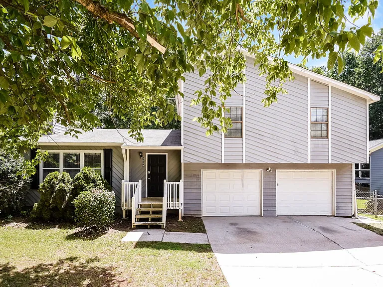 1009 Hicksmil Dr SW — Photo 1