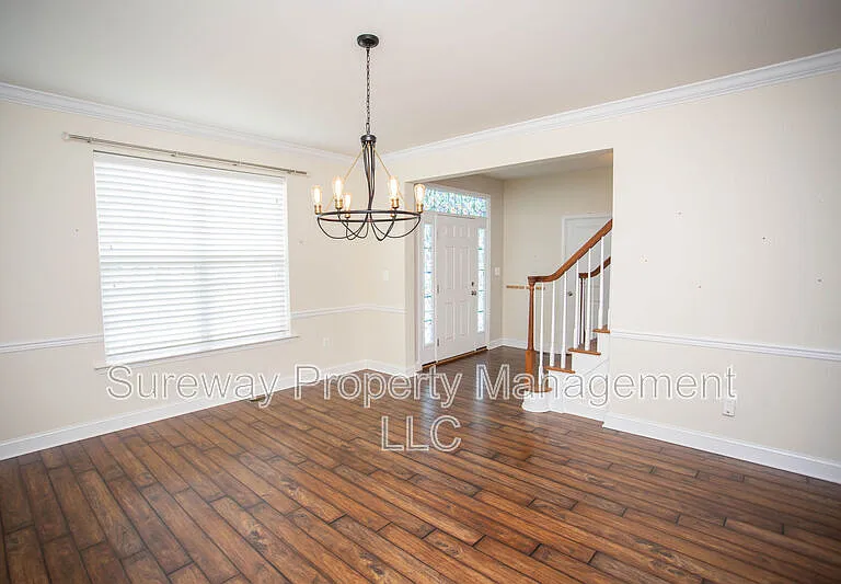 1 Tweentown Close — Photo 2