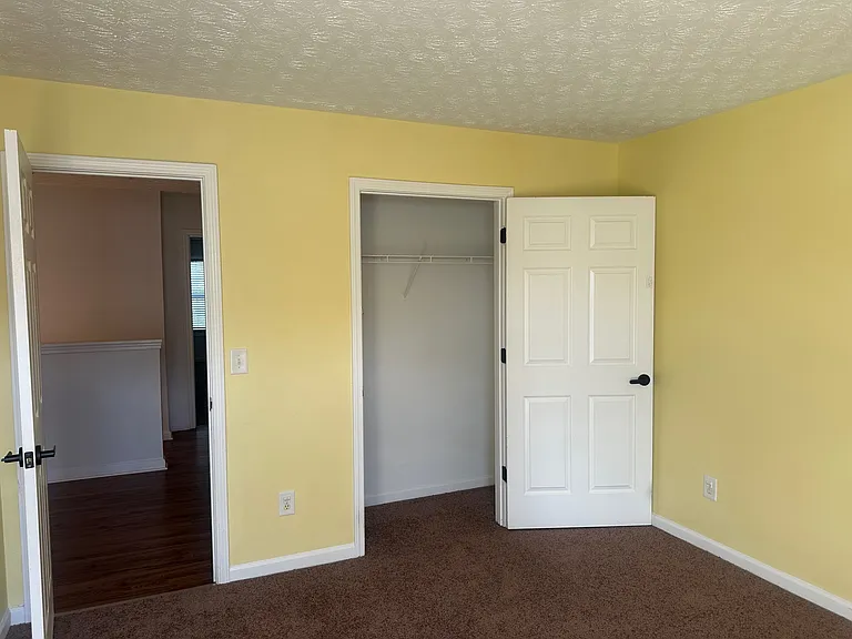 2065 Manhattan Pkwy — Photo 24