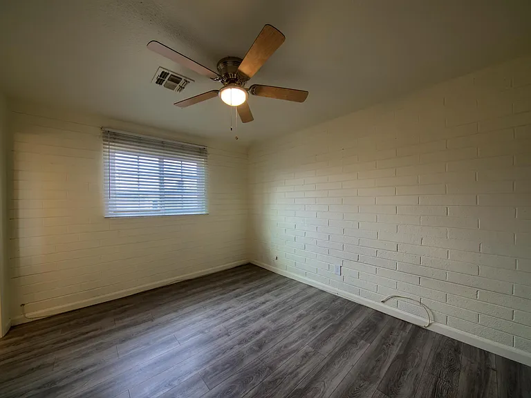 4702 N 48th Ave — Photo 16