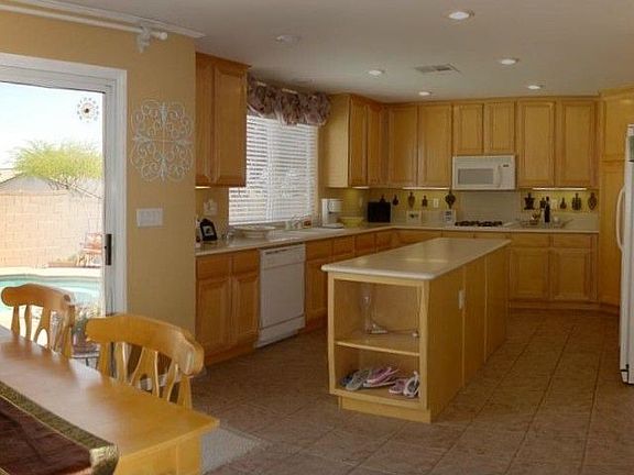 Kitchen w/Breakfast Nook