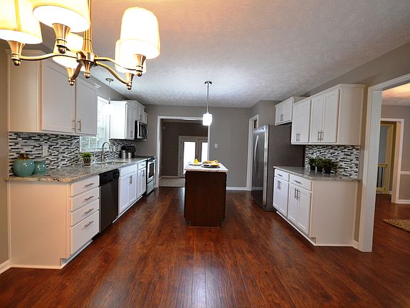 Granite/SS appliances