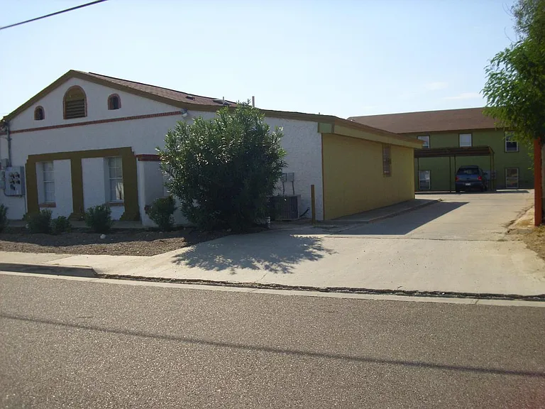 421 Hilltop Rd — Photo 8