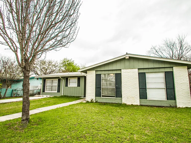 511 Jamaica Dr — Photo 5