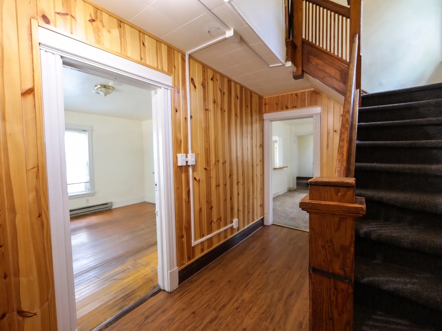 7 bed, 2410 sqft, $7,449 — Photo 3