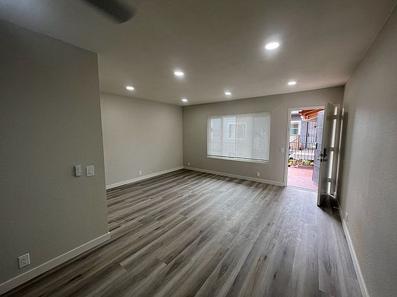 4th image of 3755 47th St APT 4