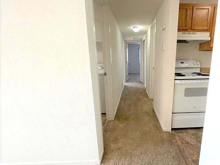 Thornridge Apartments — Photo 38