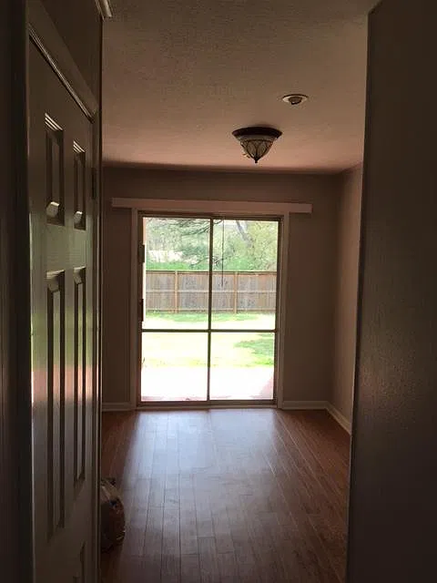 2 bed, 1.5 bath, 900 sqft, $900 — Photo 3