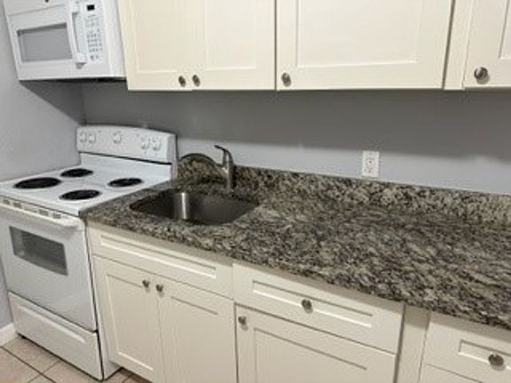 4th image of 1016 Douglass Ave APT 1