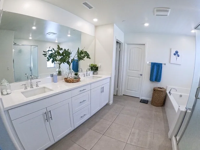 1002 W Buttercup Ln — Photo 9
