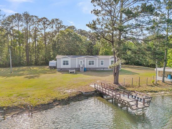 1387 Honor Ln, Ridgeville, SC 29472