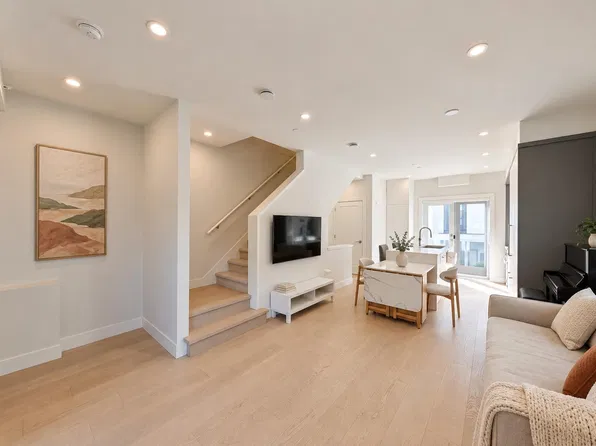 7669 Granville St, Vancouver, BC V6P 4Y8
