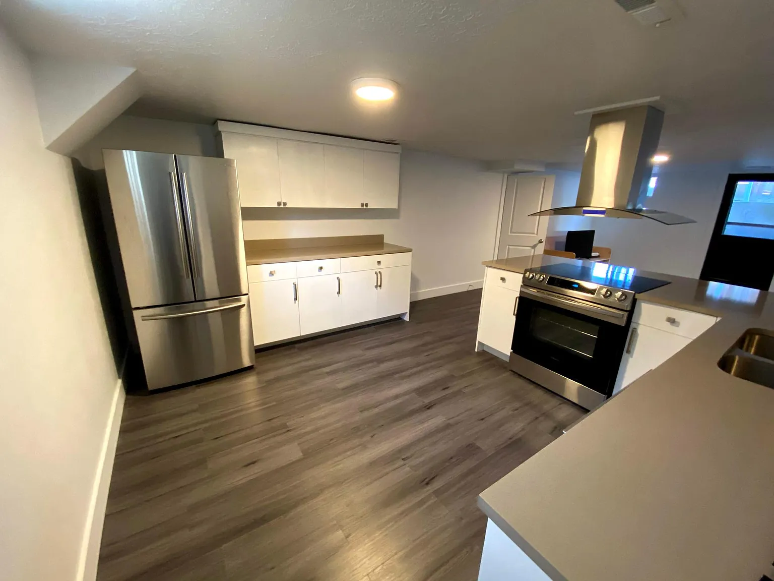 1 bed, 918 sqft, $1,650 — Photo 4