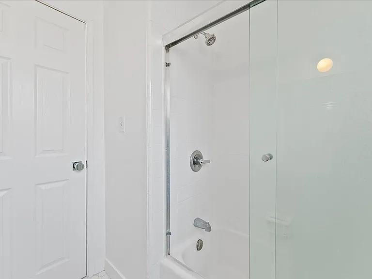 1437 E Windsor Rd #2 — Photo 9