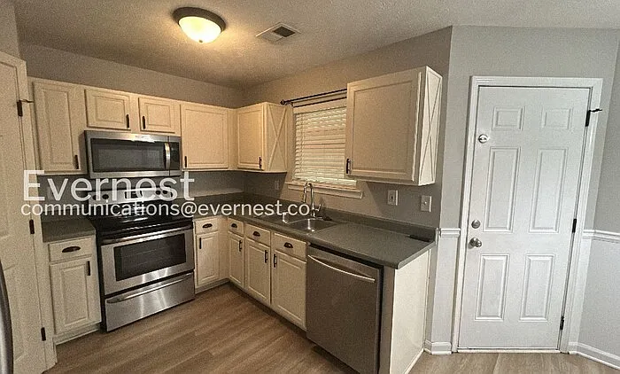 251 Cobblestone Ln — Photo 6