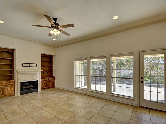 4th image of 703 Oak Hollow Dr
