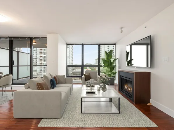 2959 Glen Dr #705, Coquitlam, BC V3B 0B8