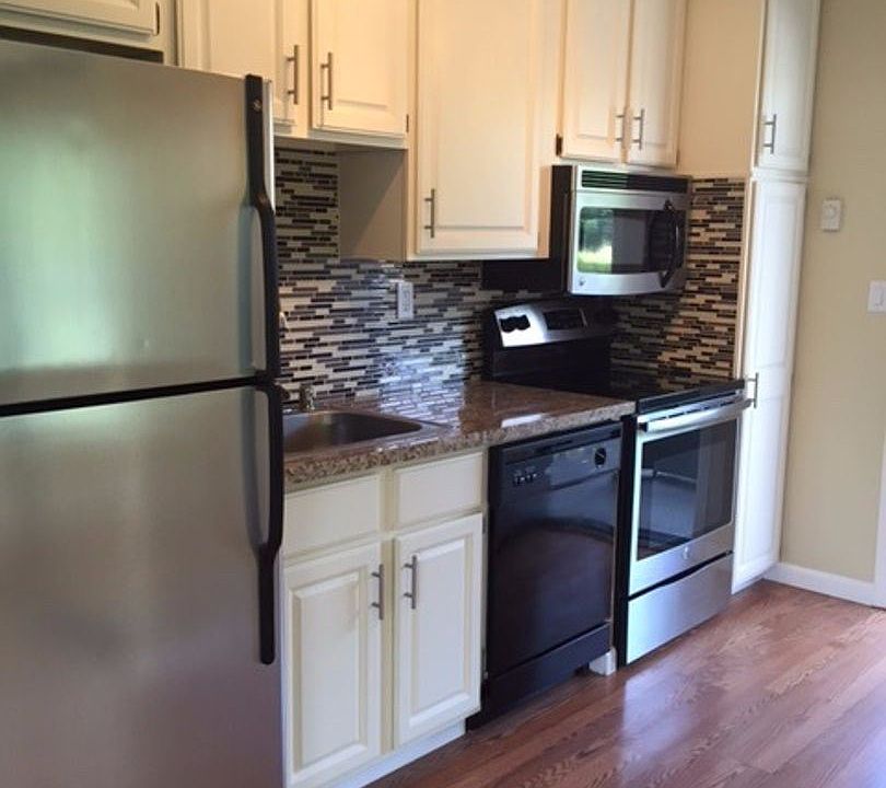 1st image of 1221 Oak Grove Ave #106