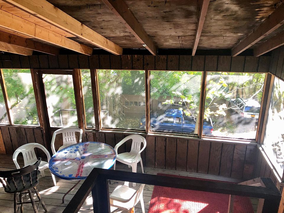 1 bedroom (loft) enclosed porch