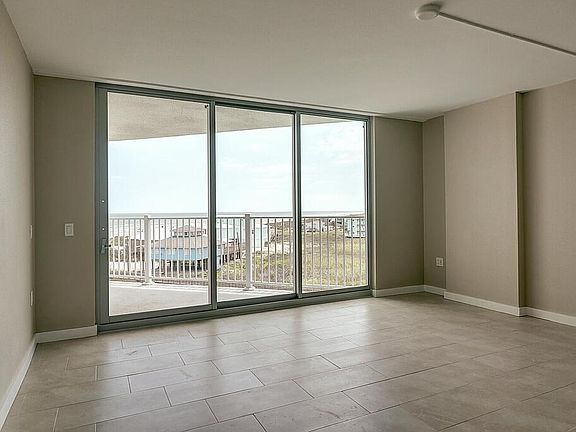 2nd image of 800 Sandcastle Dr #436