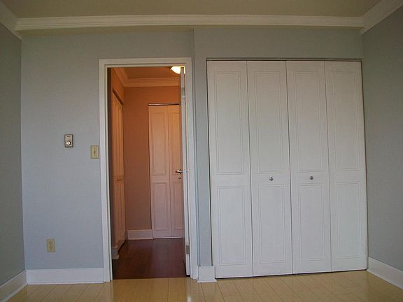 5th image of 600 E 8th St Unit 13N