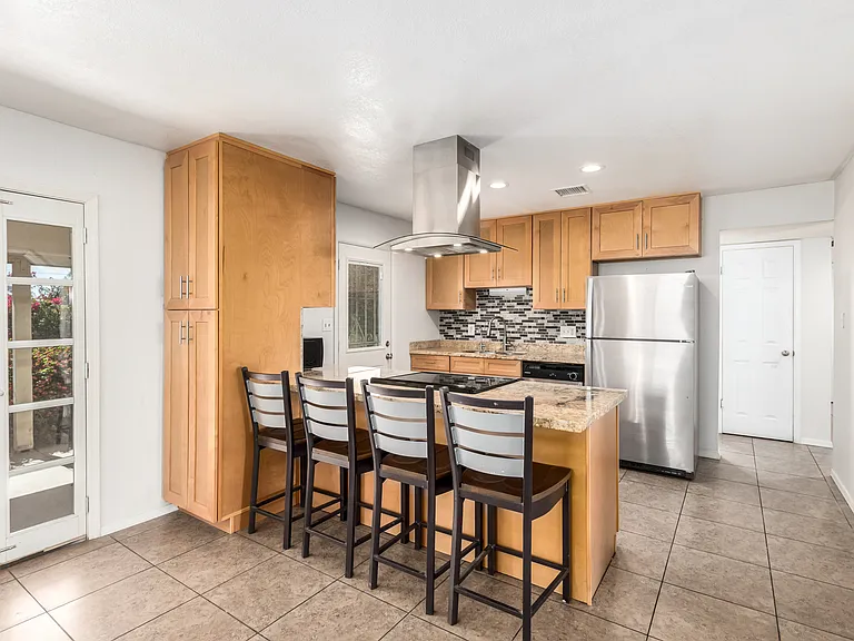 1037 E Campus Dr — Photo 5