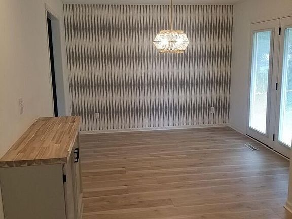 5th image of 3205 SE 5th Ct