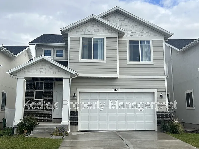 4 bed, 3.5 bath, 2247 sqft, $2,699 — Photo 1