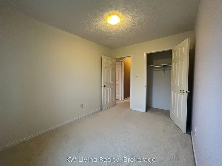60 Coburg Cres — Photo 23