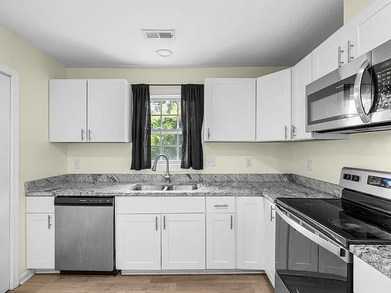103 Oakwood Ct — Photo 9