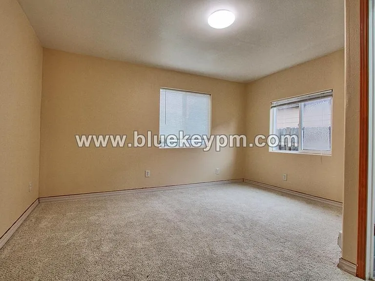 140 NE 156th Ave — Photo 6
