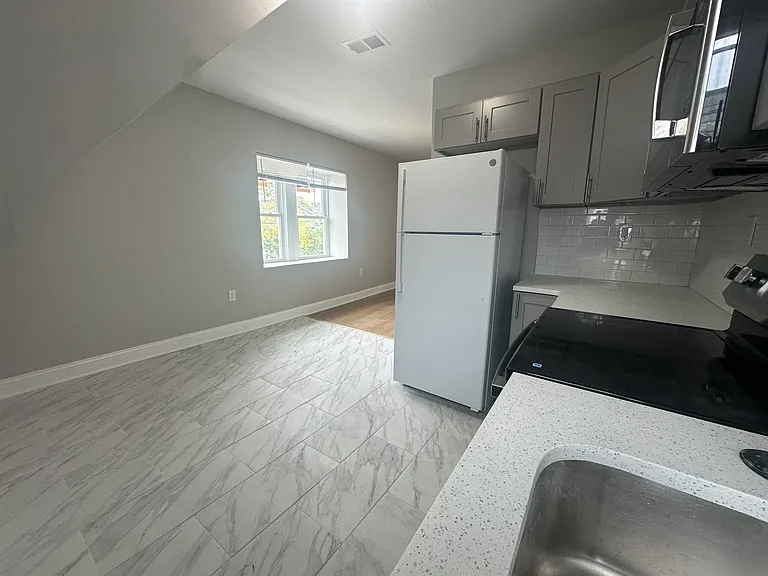 806 N 64th St — Photo 29