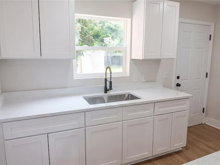 520 E Juanita St — Photo 12