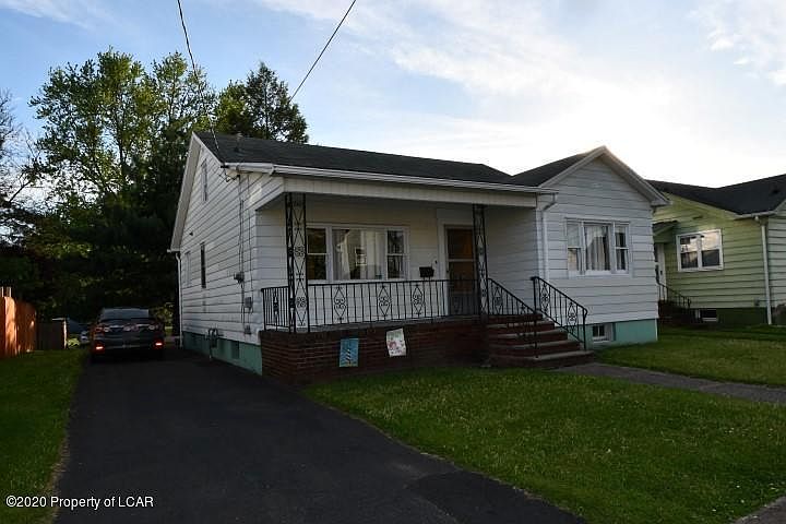1st image of 90 Roosevelt St