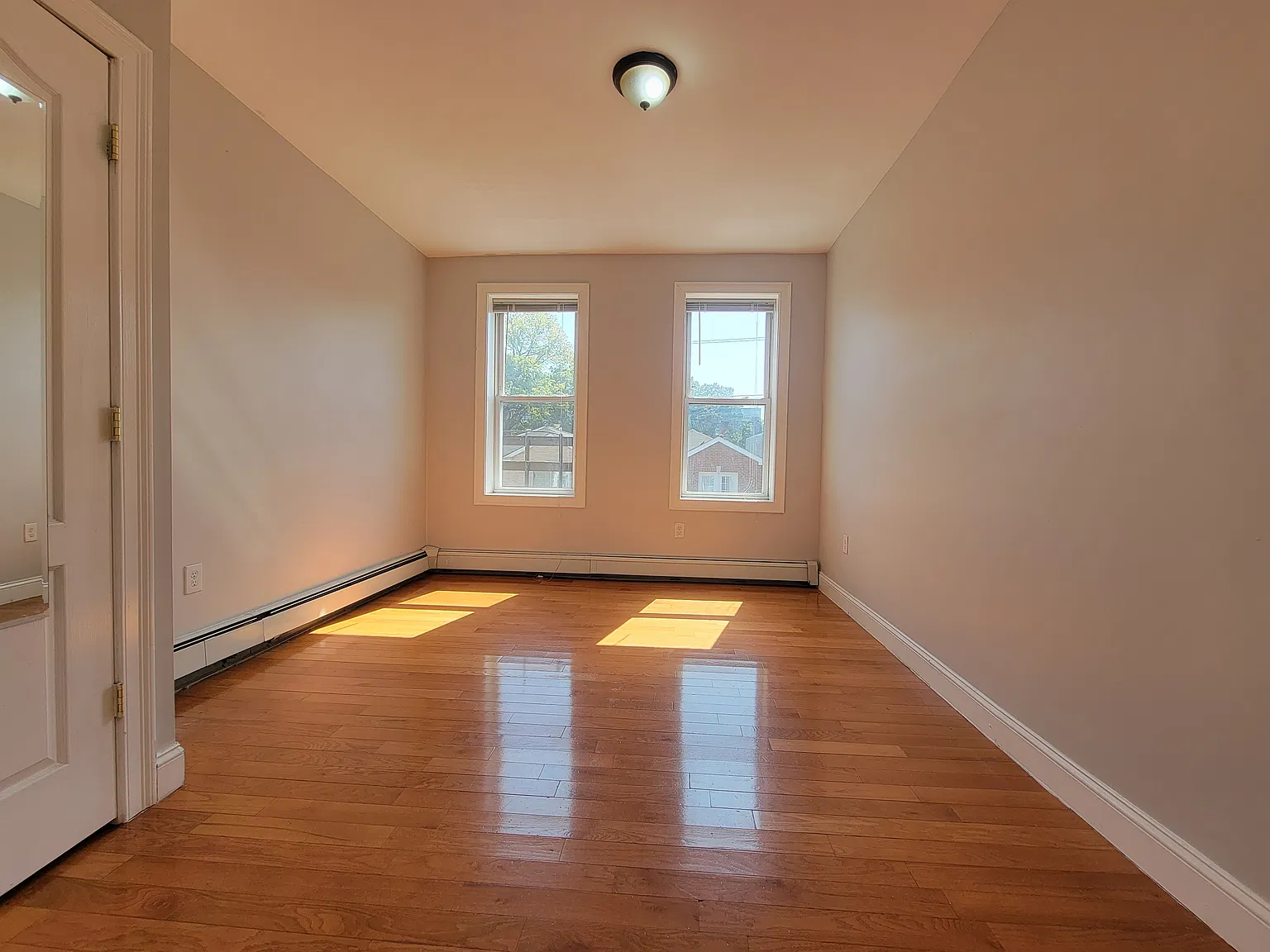 209 New York Ave — Photo 2