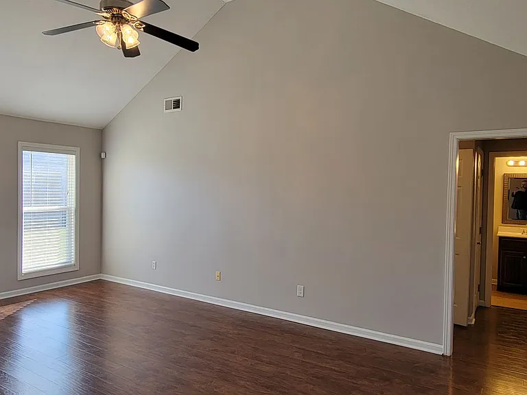 134 Liverpool Cv — Photo 11