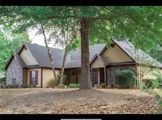 175 Pecan Ridge Dr, Fayetteville, GA 30215