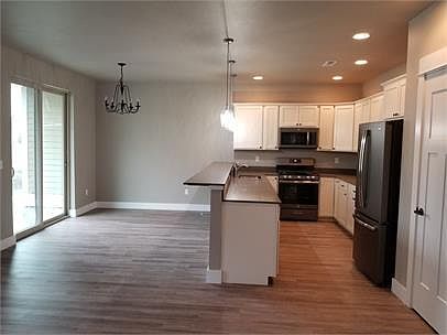1st image of 2655 Park Creek Ave