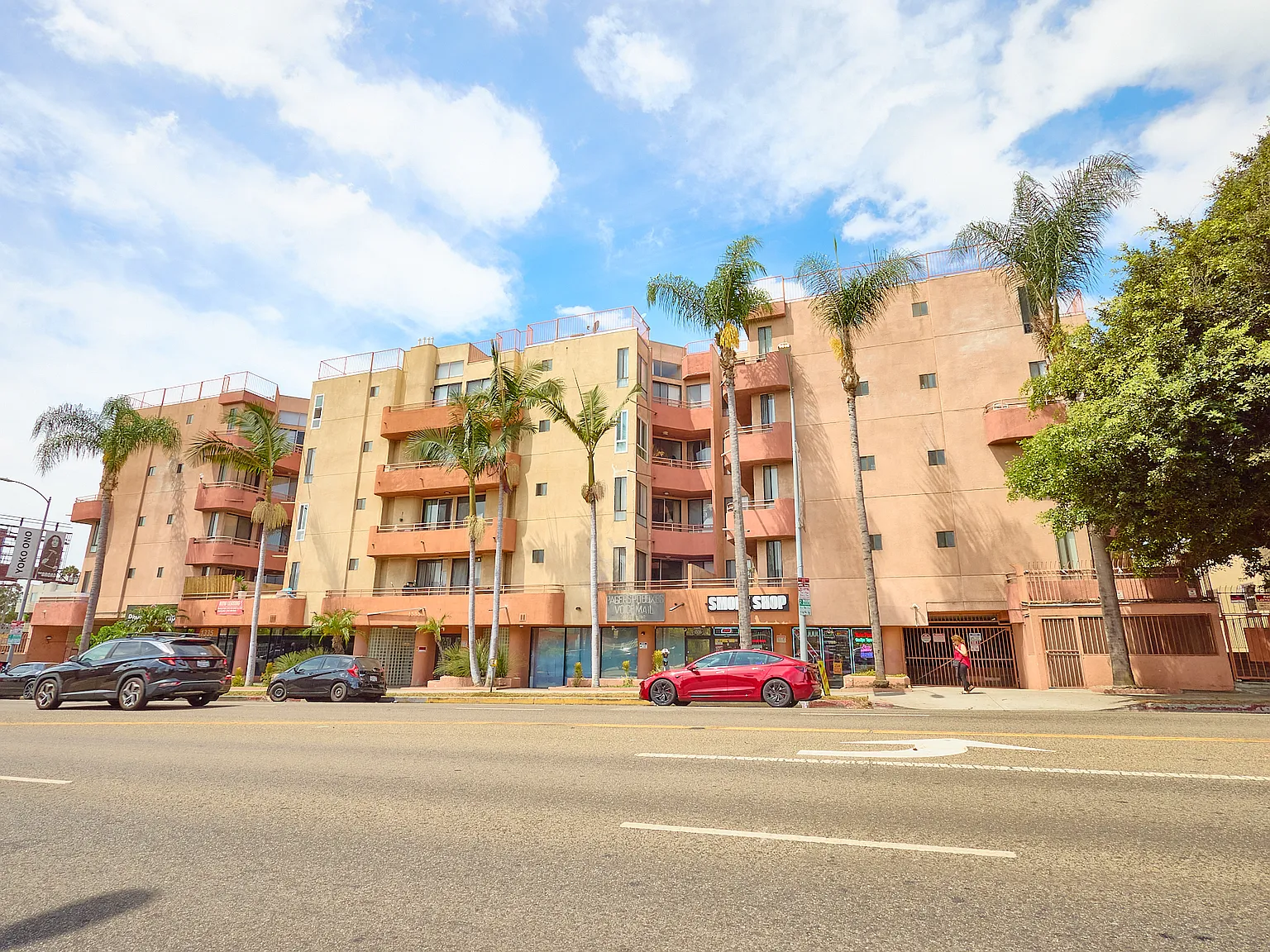 La Brea — Photo 1