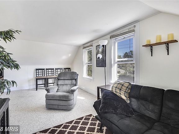 4th image of 215 Taylor Ave