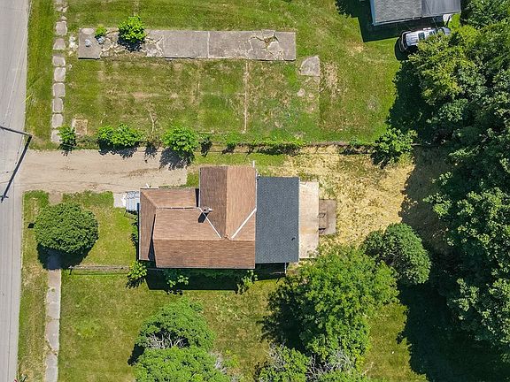 3rd image of 135 Vale Ave