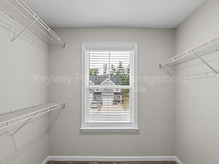1043 Linsmore Ave — Photo 15