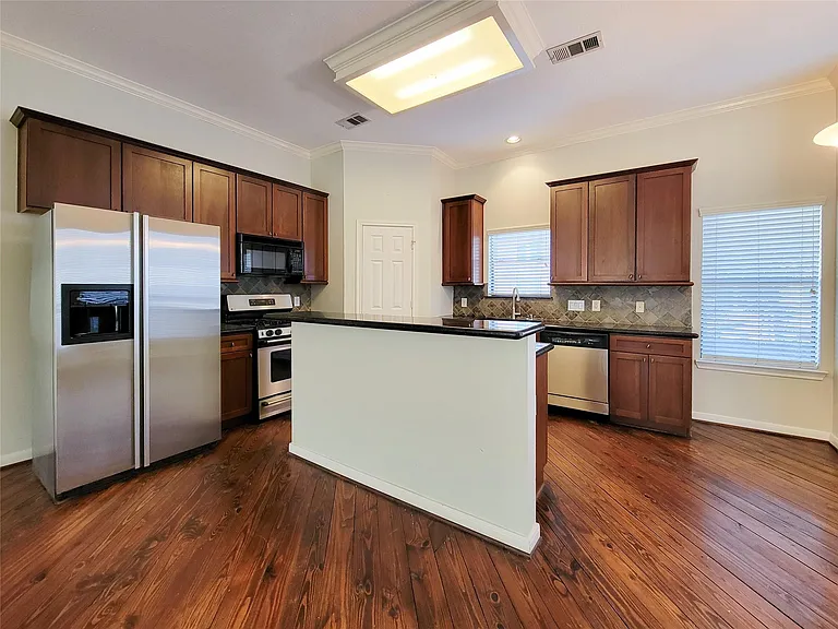 2717 La Branch St — Photo 12
