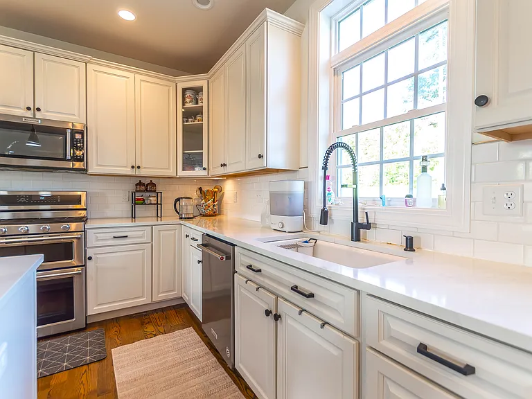 8 Colleen Cir — Photo 4