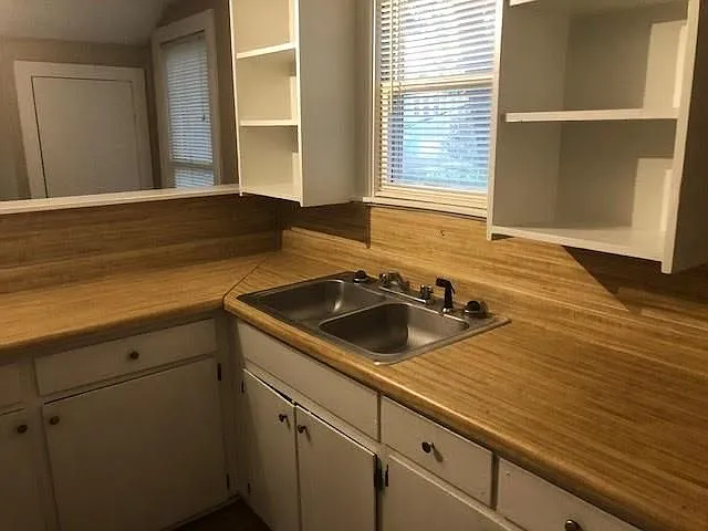 208 Avenue A St — Photo 12