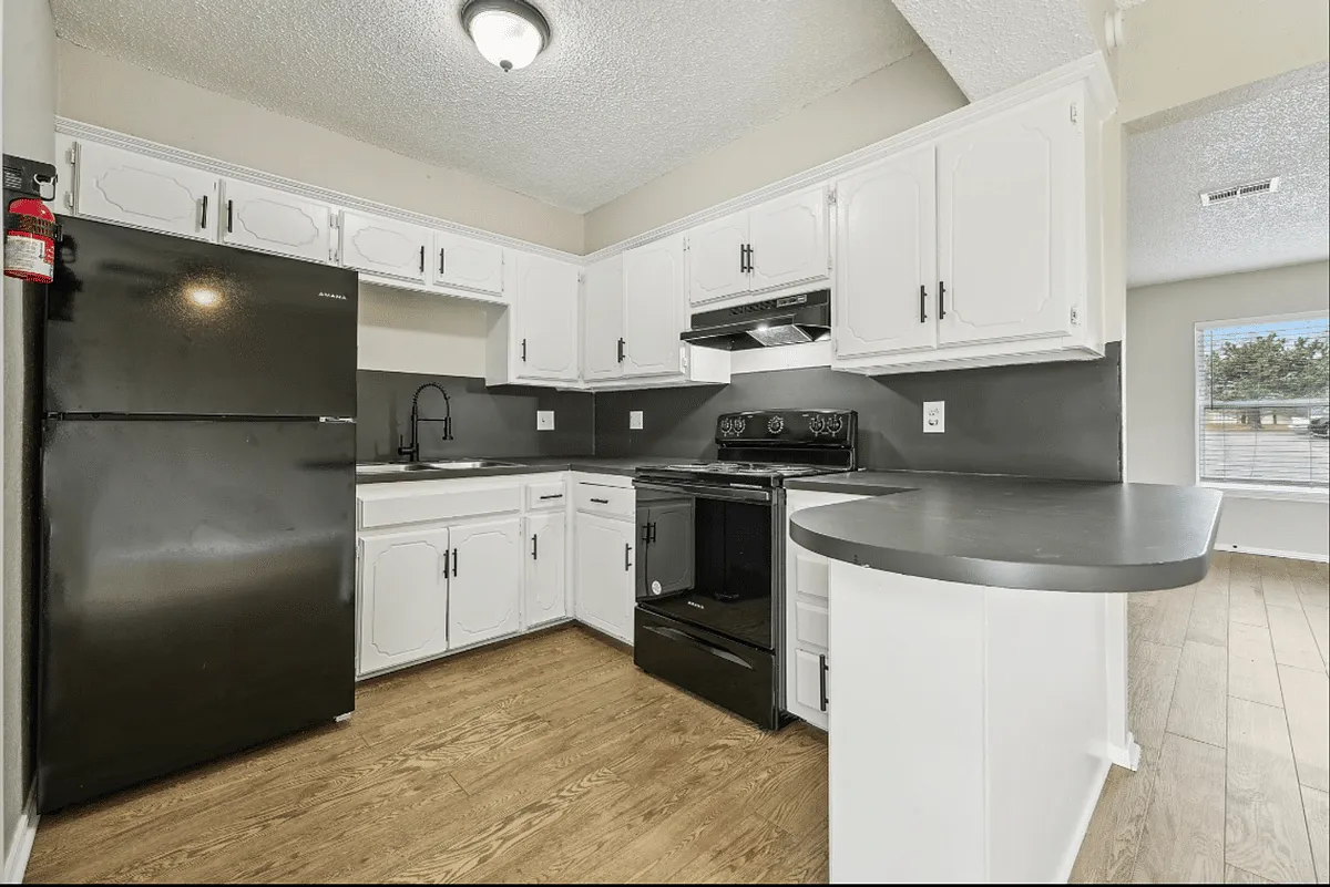 6010 Will Rogers Rd — Photo 3