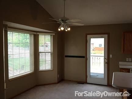Dining
						:
						w/ bay window