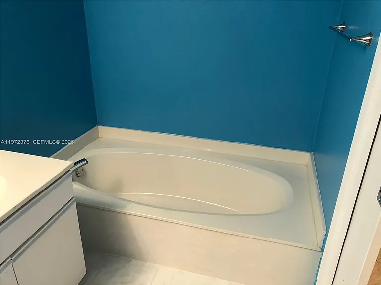 3600 Mystic Pointe Dr #815 — Photo 15